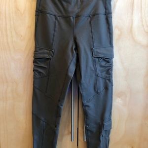 Lululemon size 6 workout/yoga pants